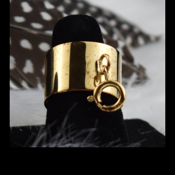 Gold Open Ring - Picture 8 of 9